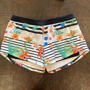 LIVE LIFE DARE YOU Tropical Shorts